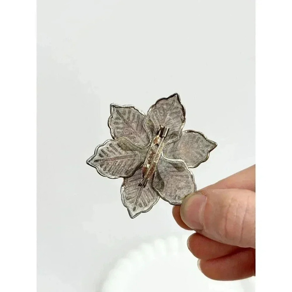 Silver Tone Rhinestone Adorned Vintage Snowflake  / Floral Brooch Pin - Picture 4 of 8